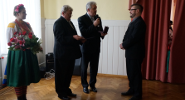 Dr Tomasz Wicherkiewicz becomes a honorary citizen of Wilamowice